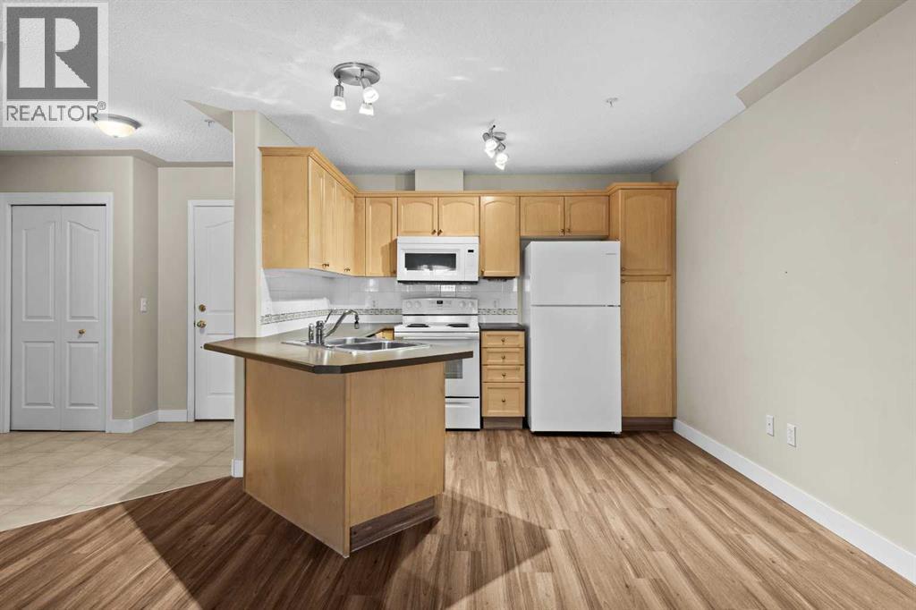 Single Family House for Sale in   Rocky Vista Park NW Rocky Ridge Calgary 