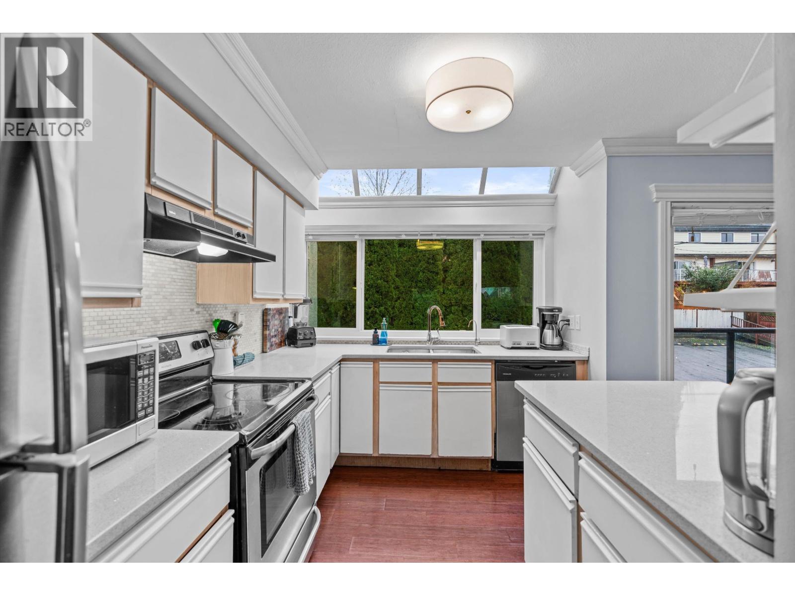 2 410 MAHON AVENUE, North Vancouver