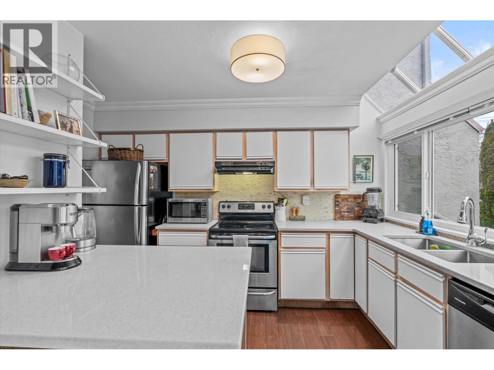 2 410 MAHON AVENUE, North Vancouver