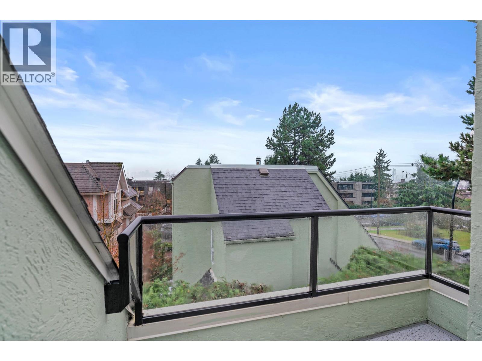 2 410 MAHON AVENUE, North Vancouver