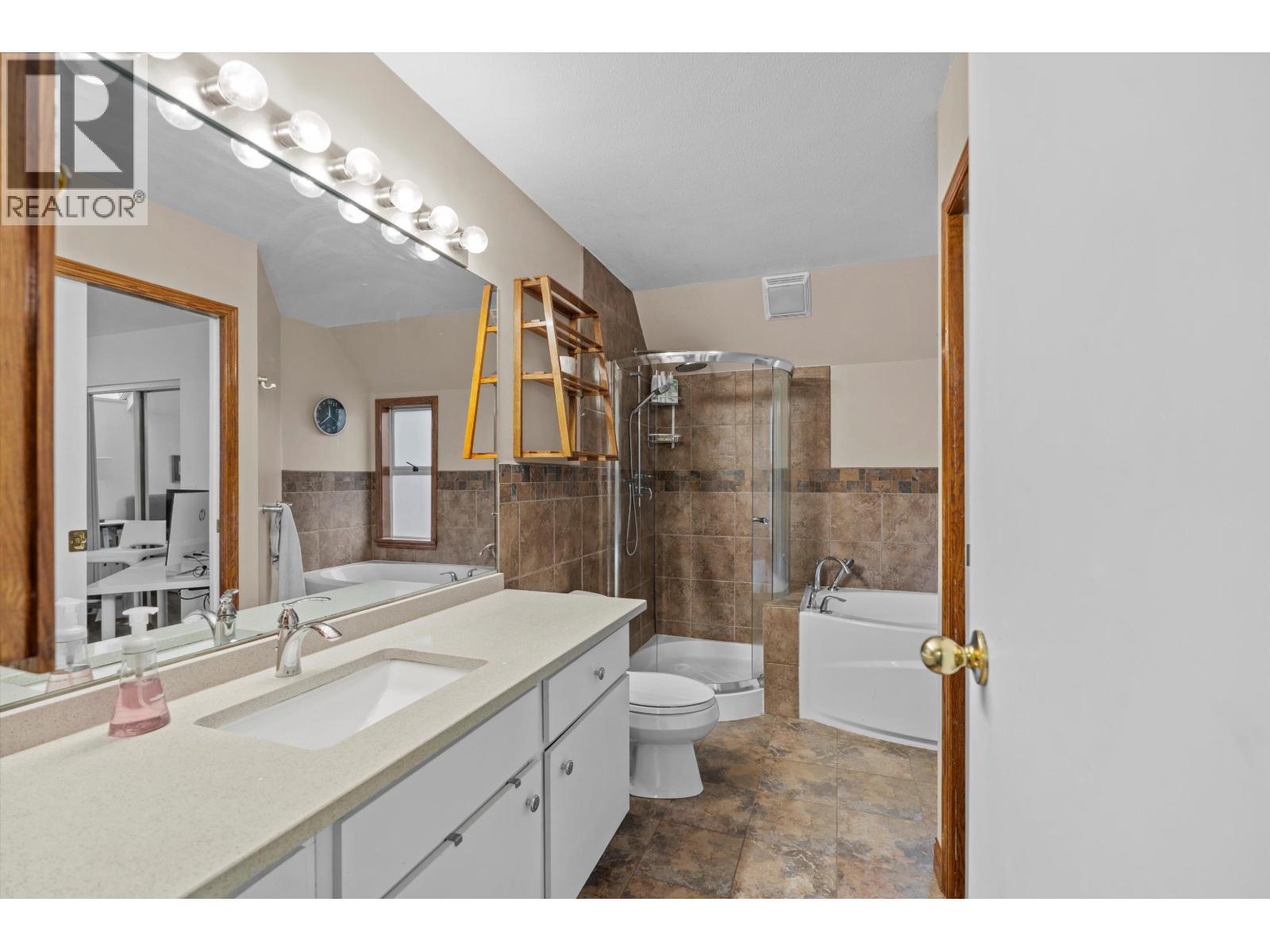 2 410 MAHON AVENUE, North Vancouver