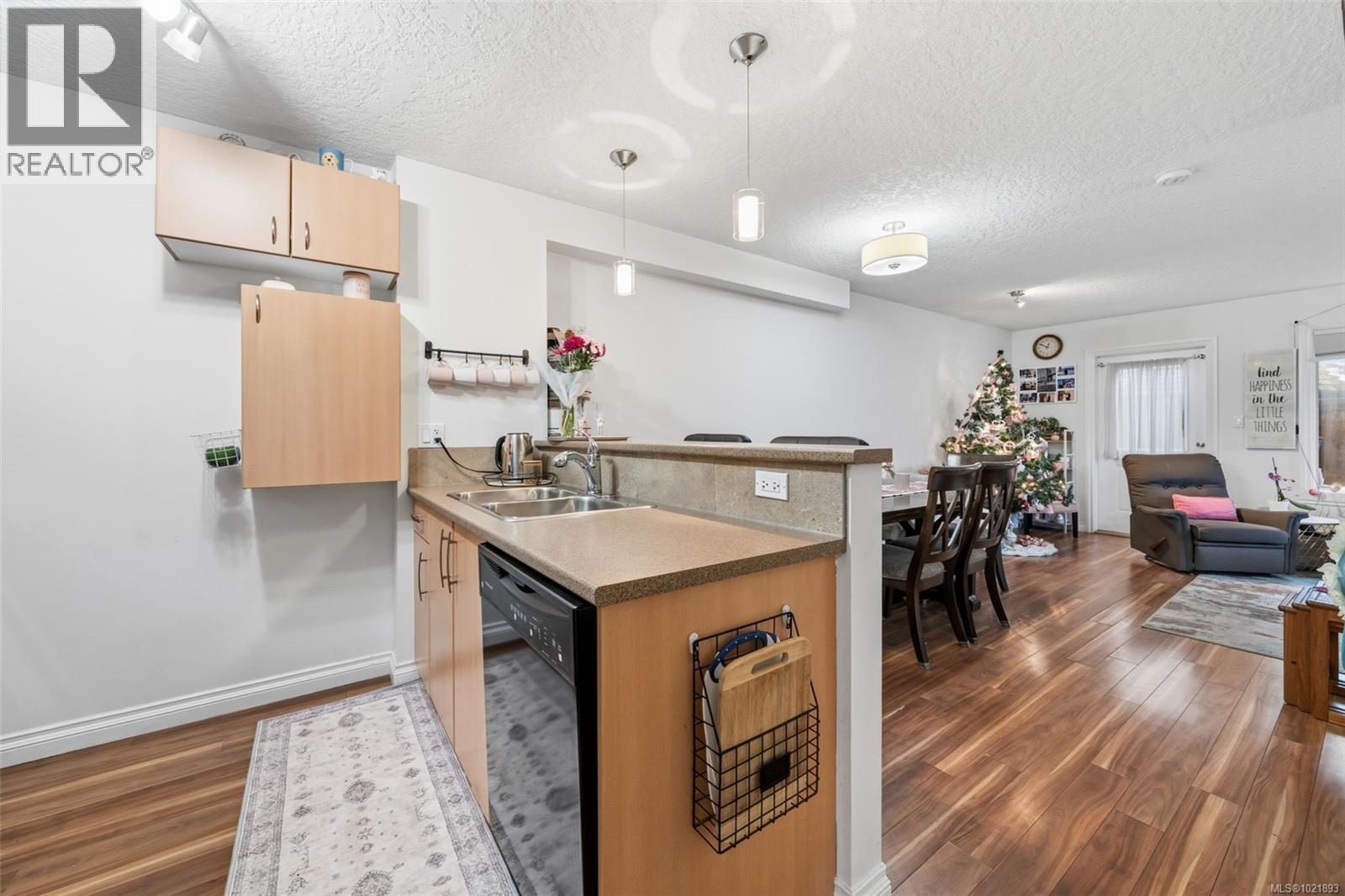 101 1919 Maple Ave S, Sooke