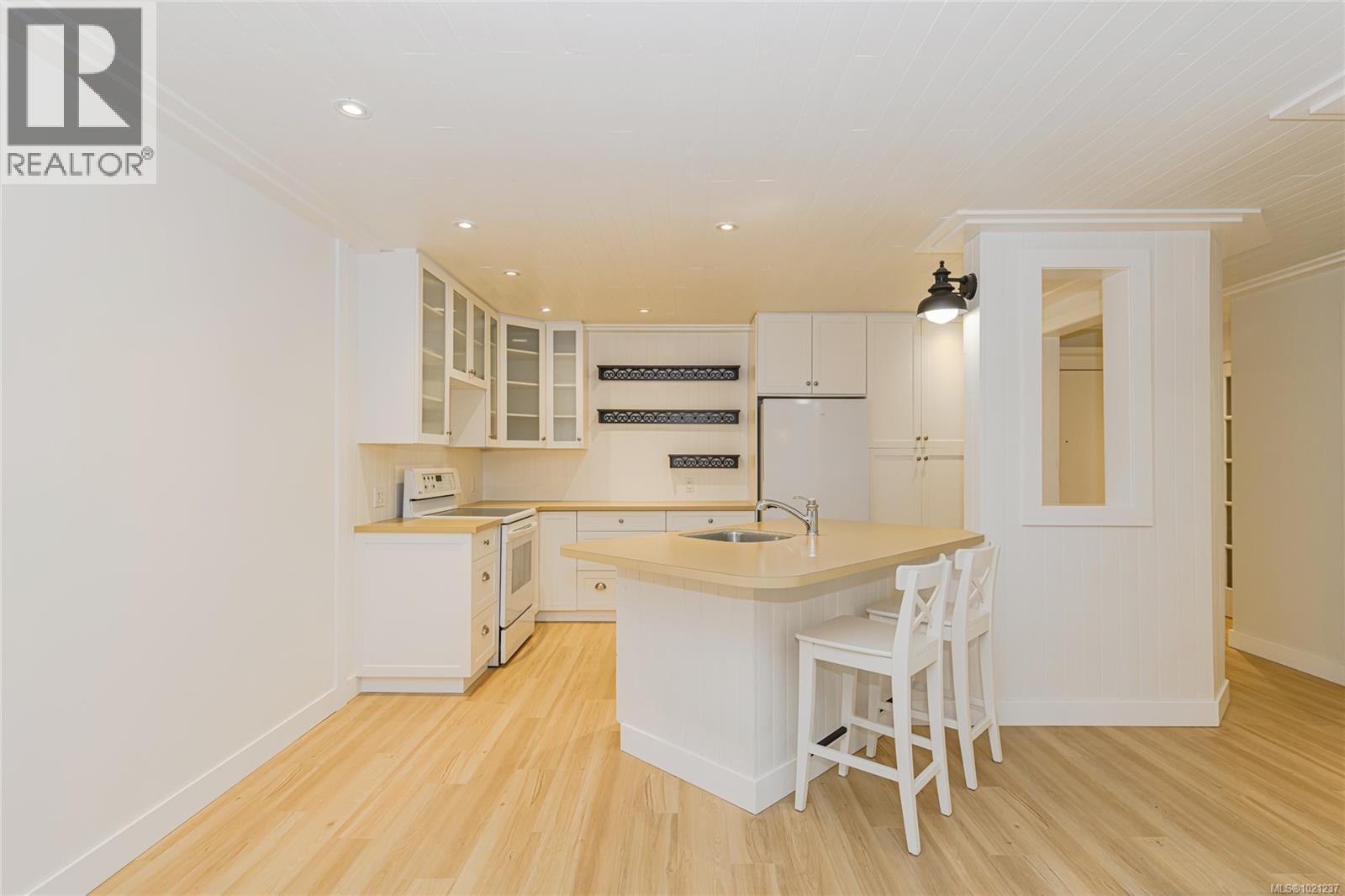 114 2100 Granite St, Oak Bay