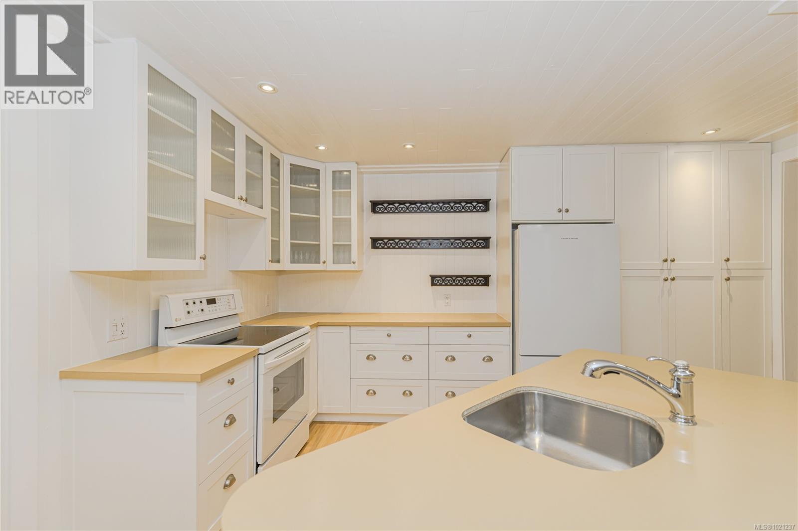 114 2100 Granite St, Oak Bay