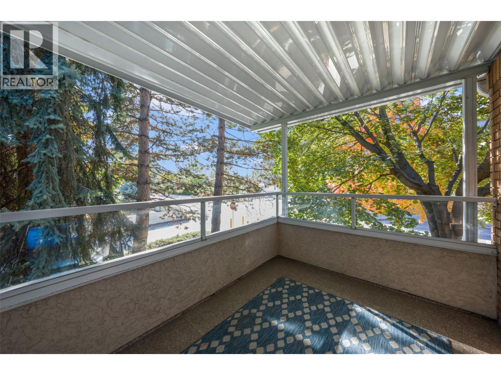 106 933 Harvey Avenue, Kelowna