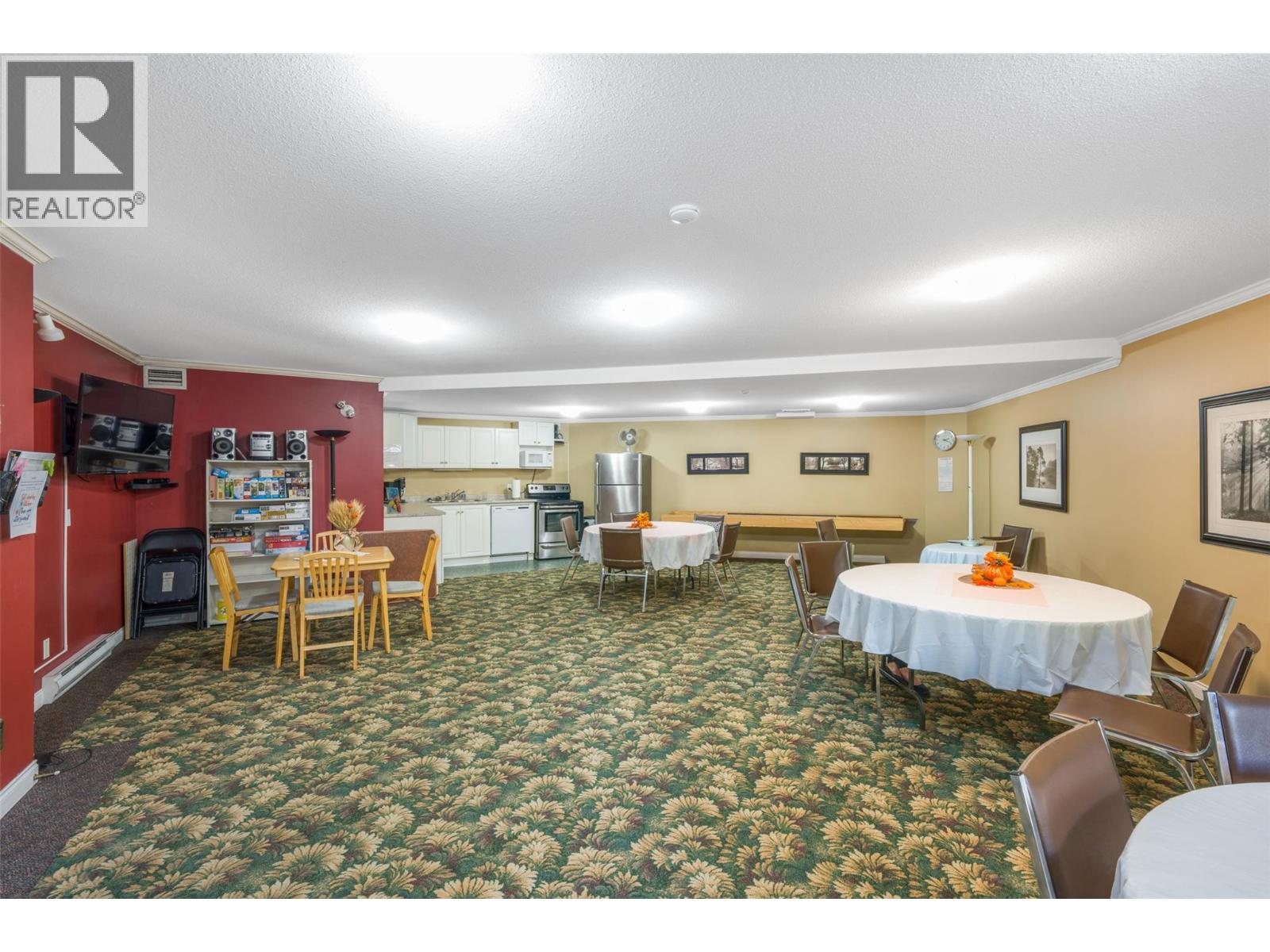 106 933 Harvey Avenue, Kelowna