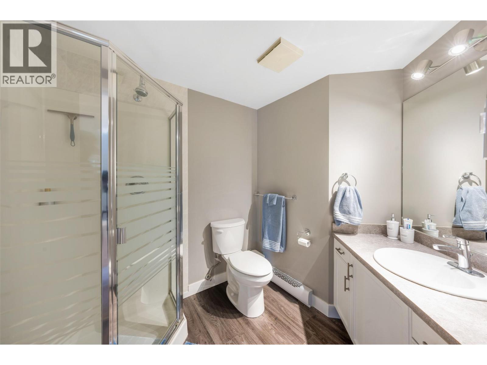 106 933 Harvey Avenue, Kelowna