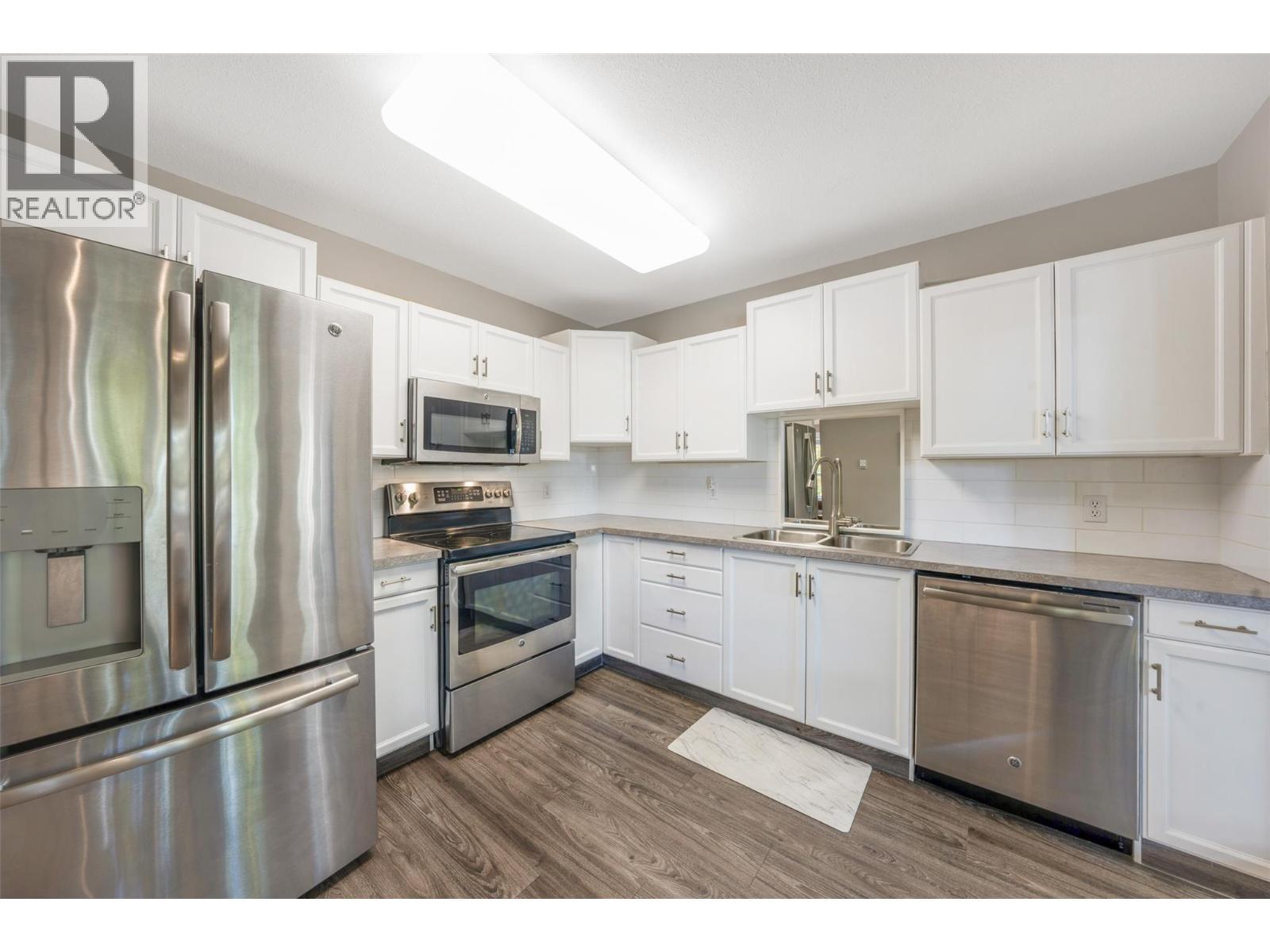 106 933 Harvey Avenue, Kelowna