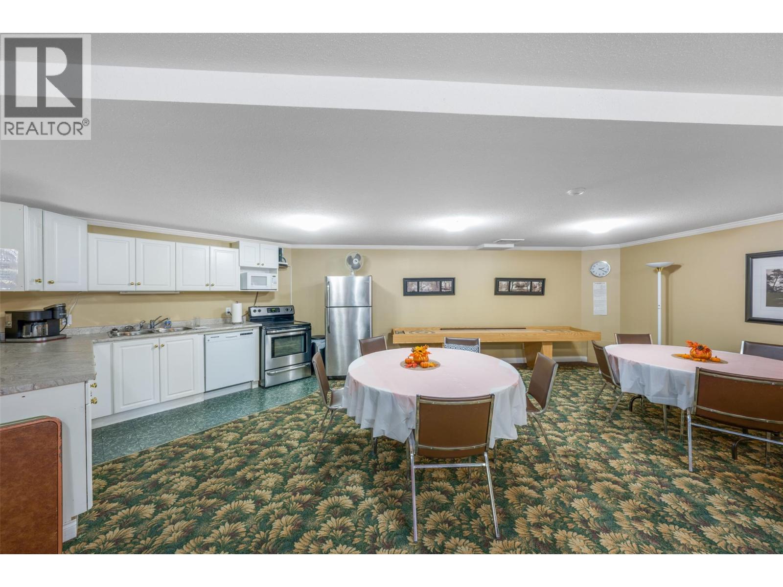 106 933 Harvey Avenue, Kelowna