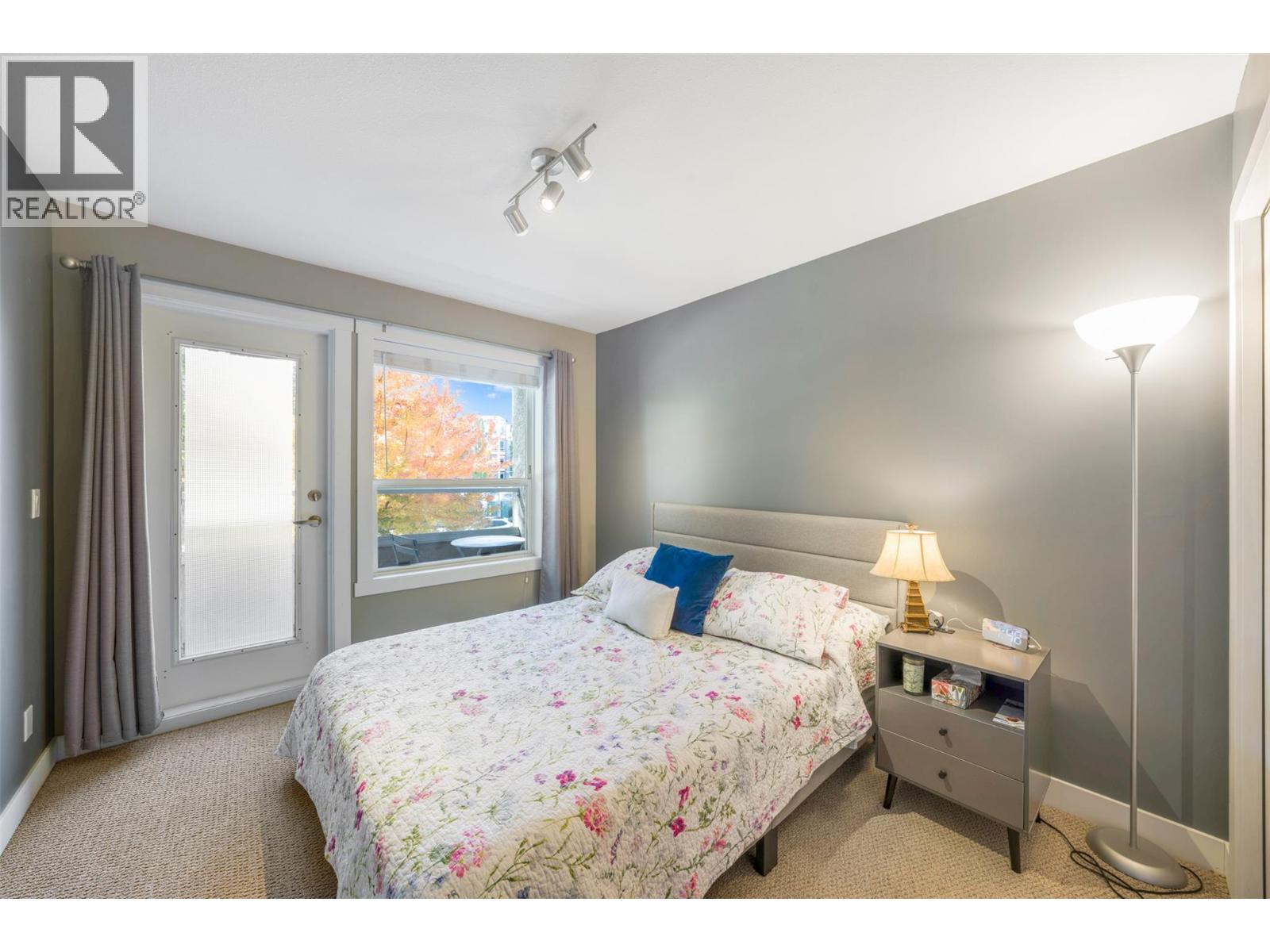 106 933 Harvey Avenue, Kelowna