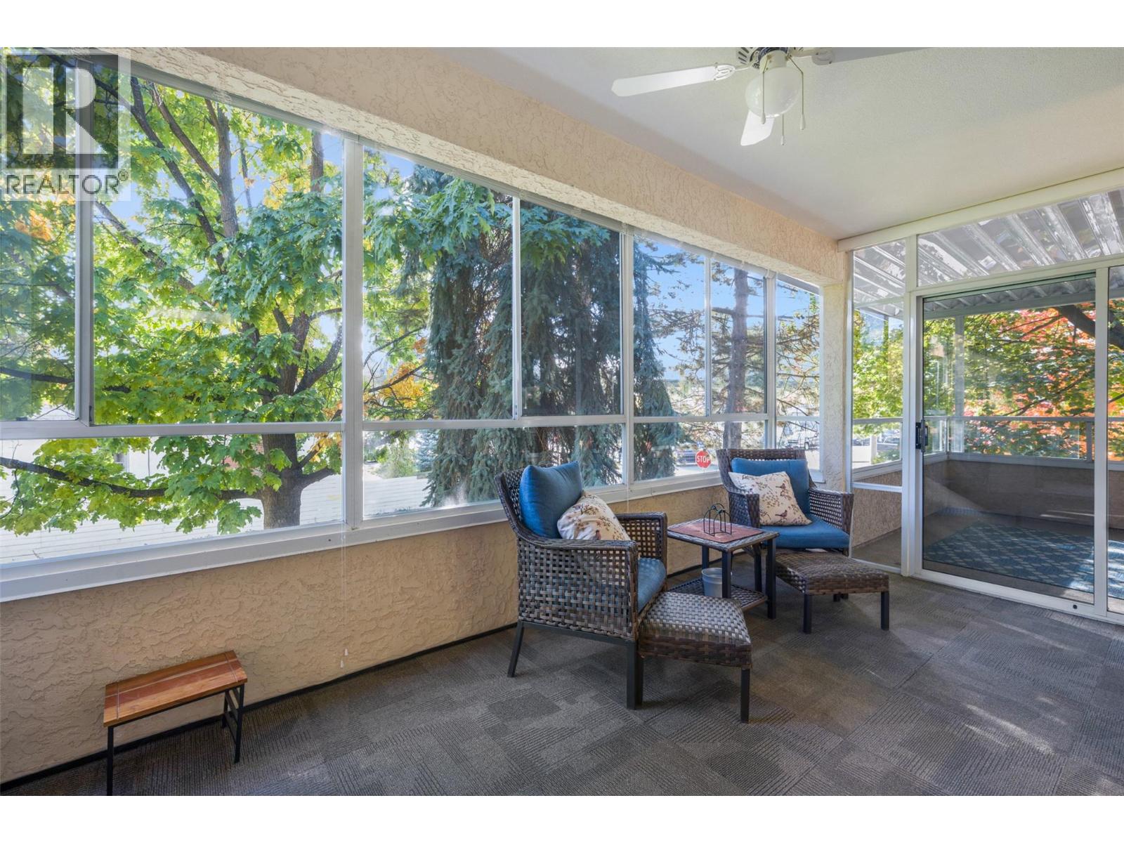 106 933 Harvey Avenue, Kelowna