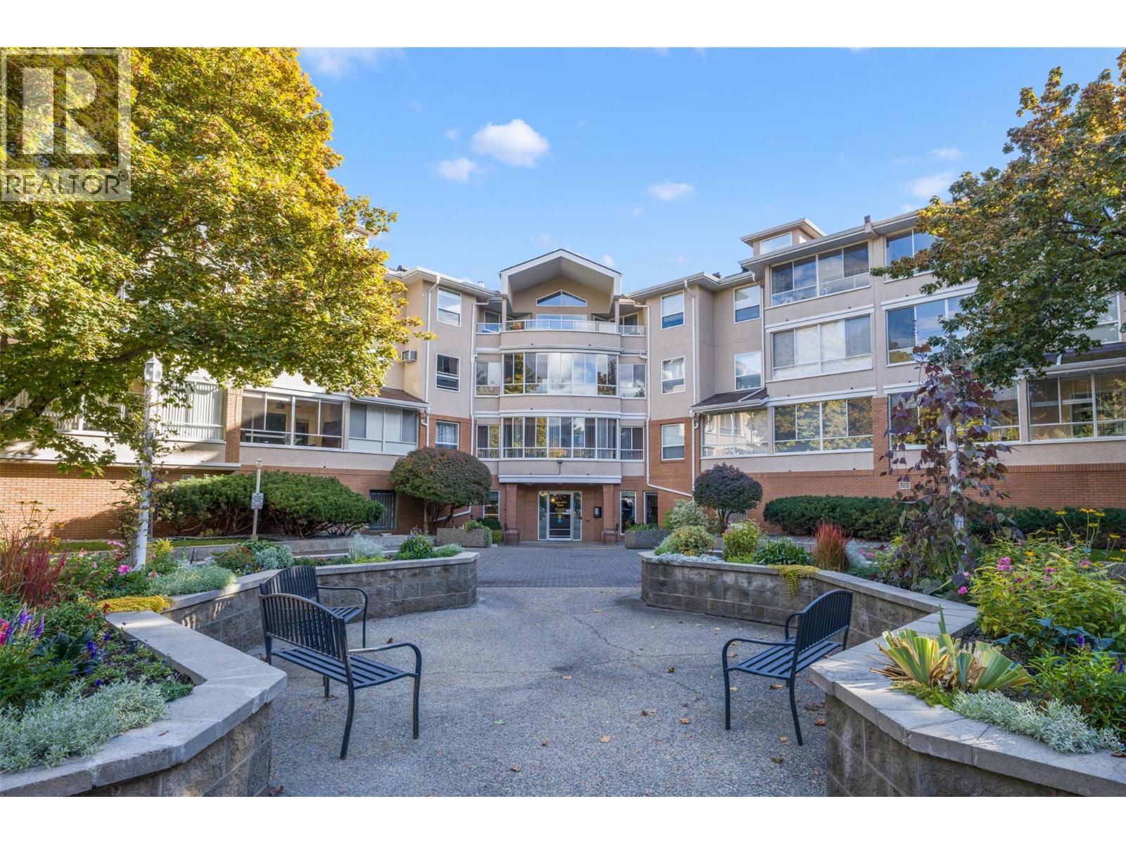 106 933 Harvey Avenue, Kelowna