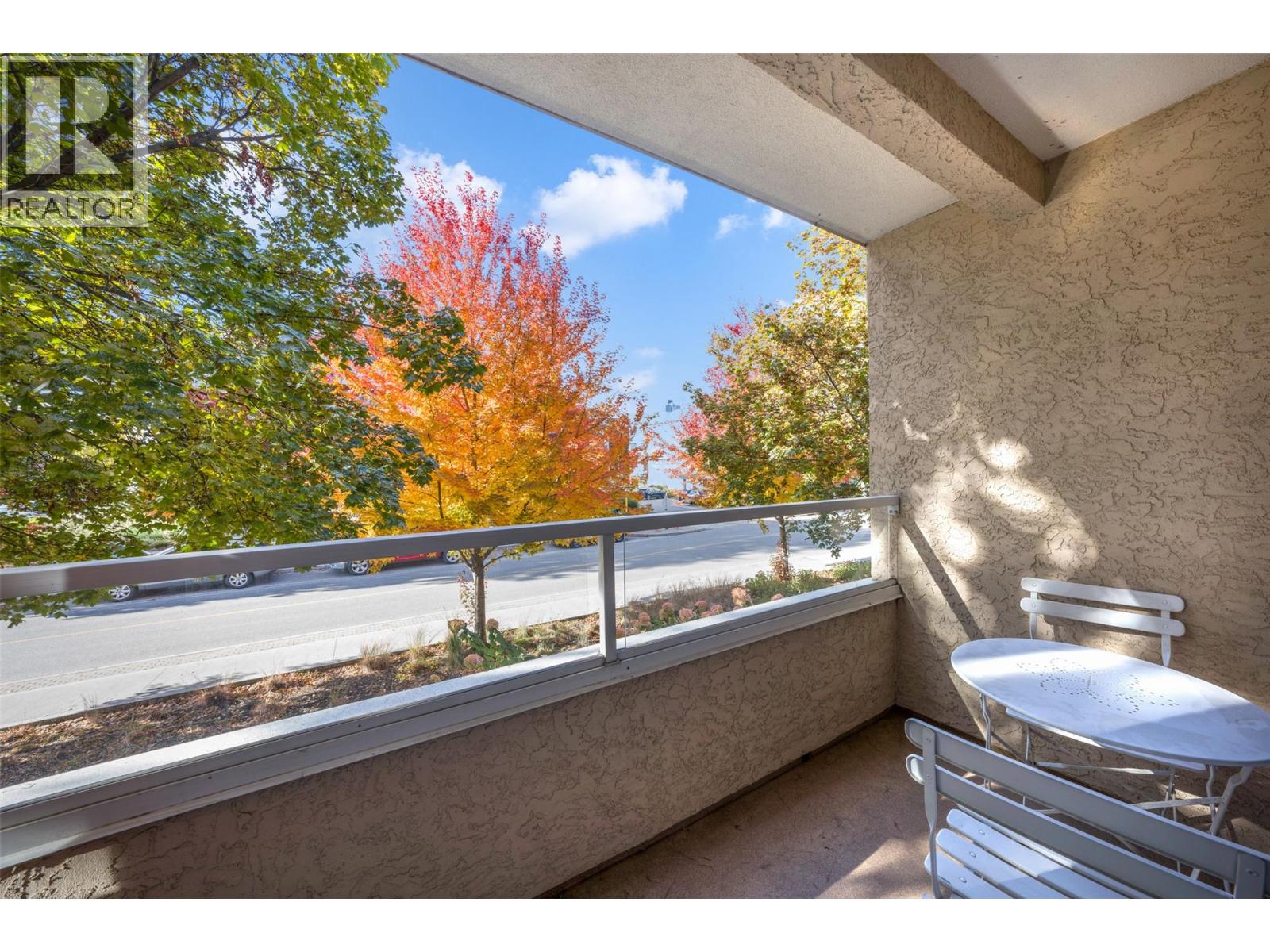 106 933 Harvey Avenue, Kelowna