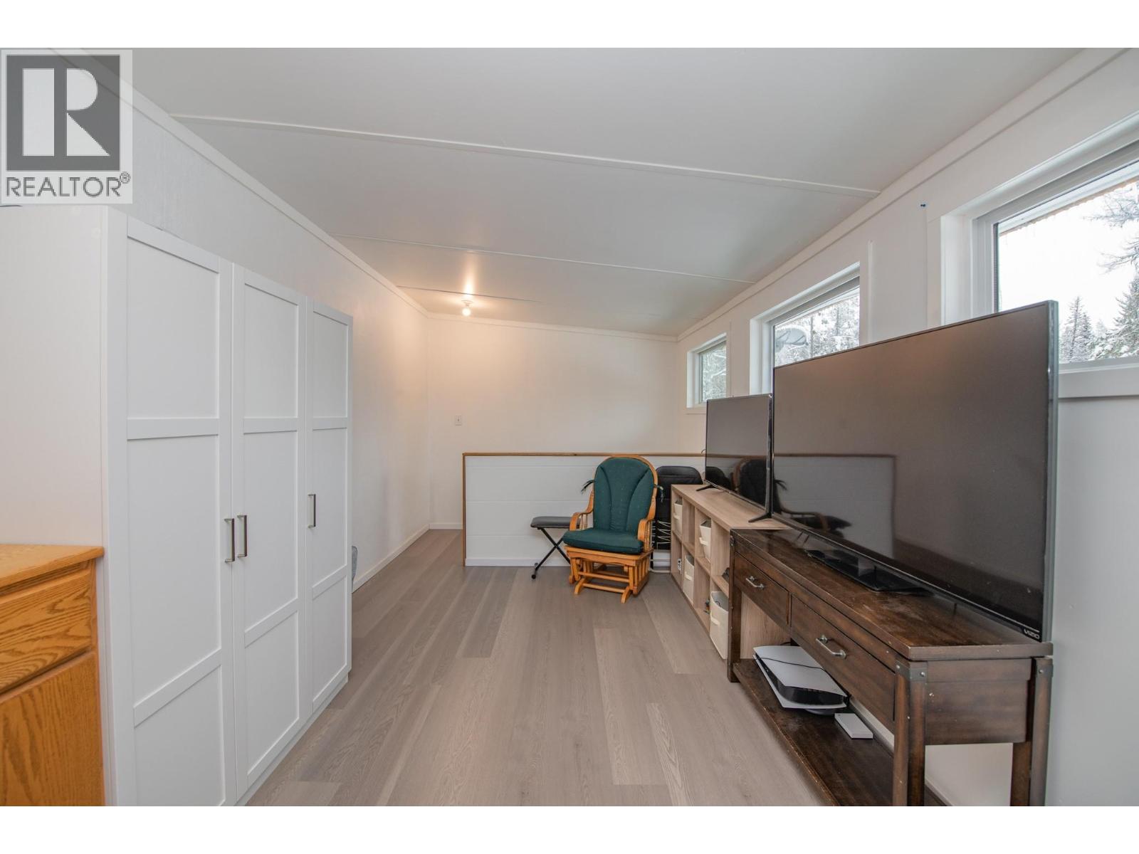 6739 Karjula Road, Falkland