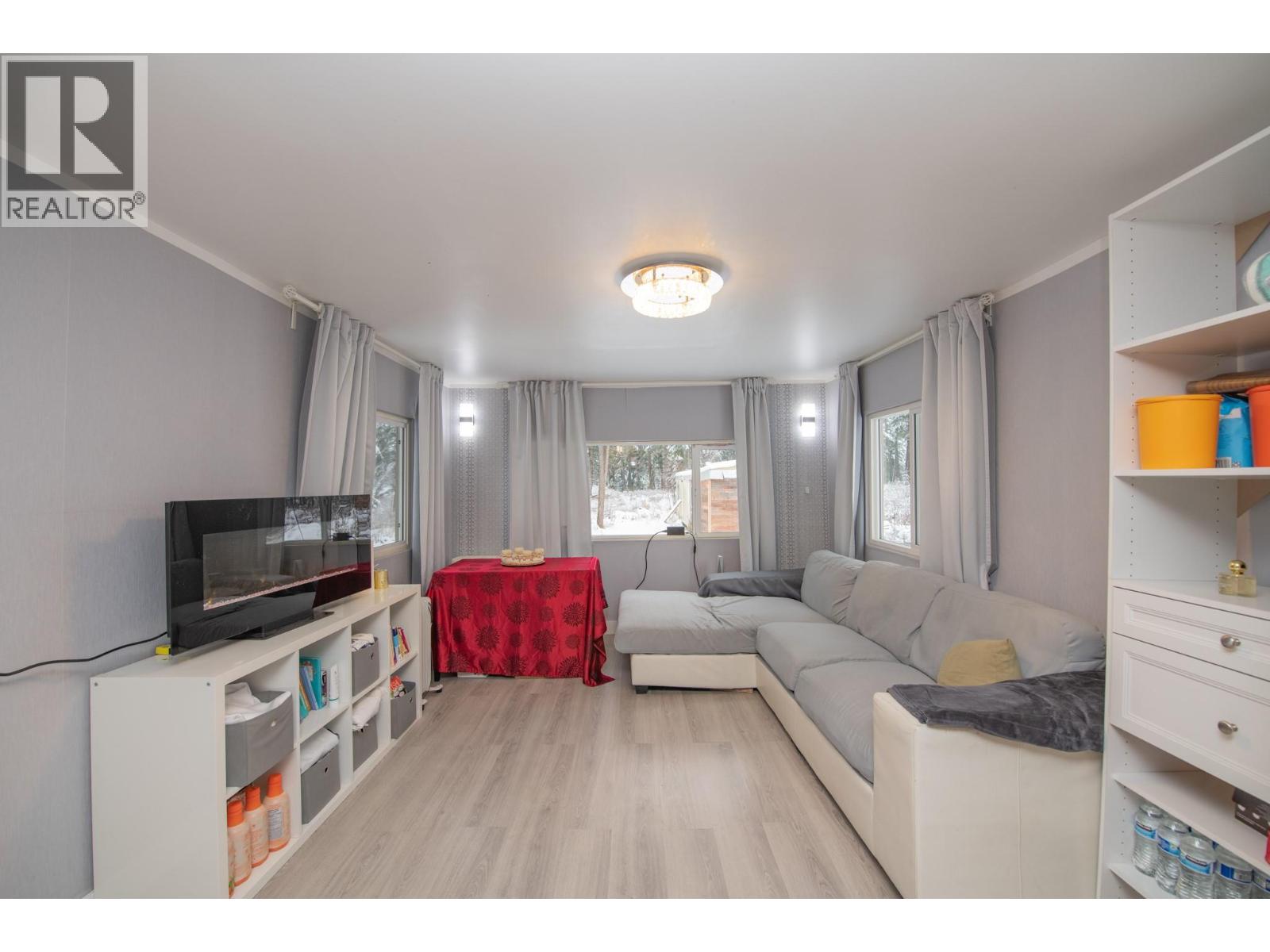 6739 Karjula Road, Falkland