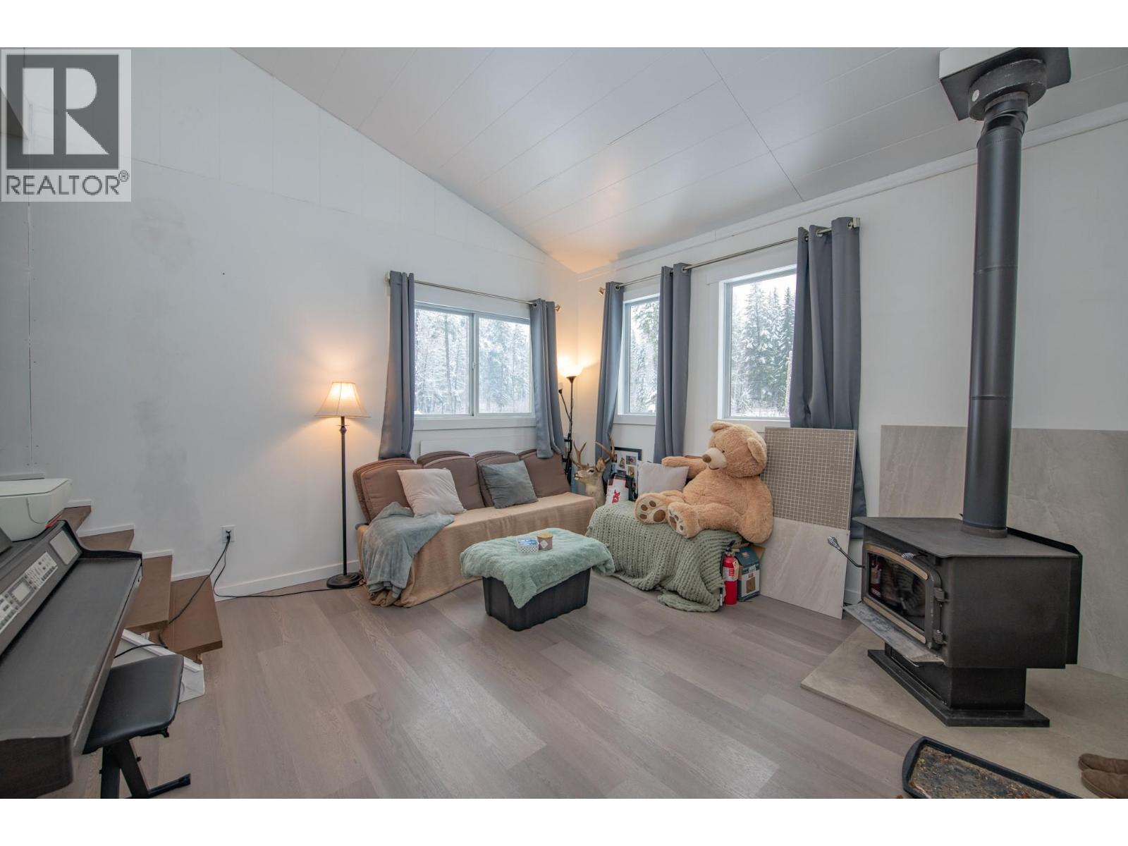 6739 Karjula Road, Falkland