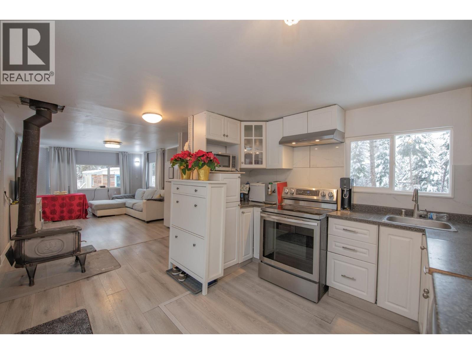 6739 Karjula Road, Falkland