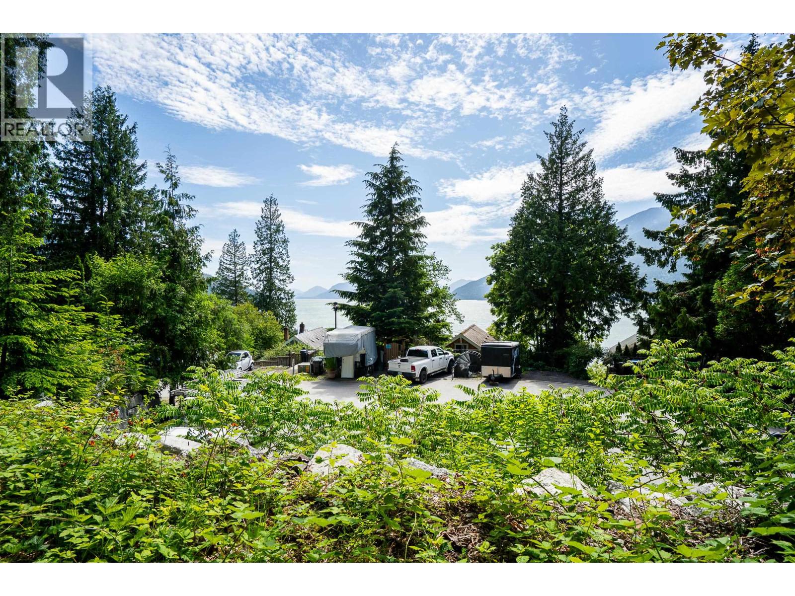 690 SHAUGHNESSY PLACE, Squamish