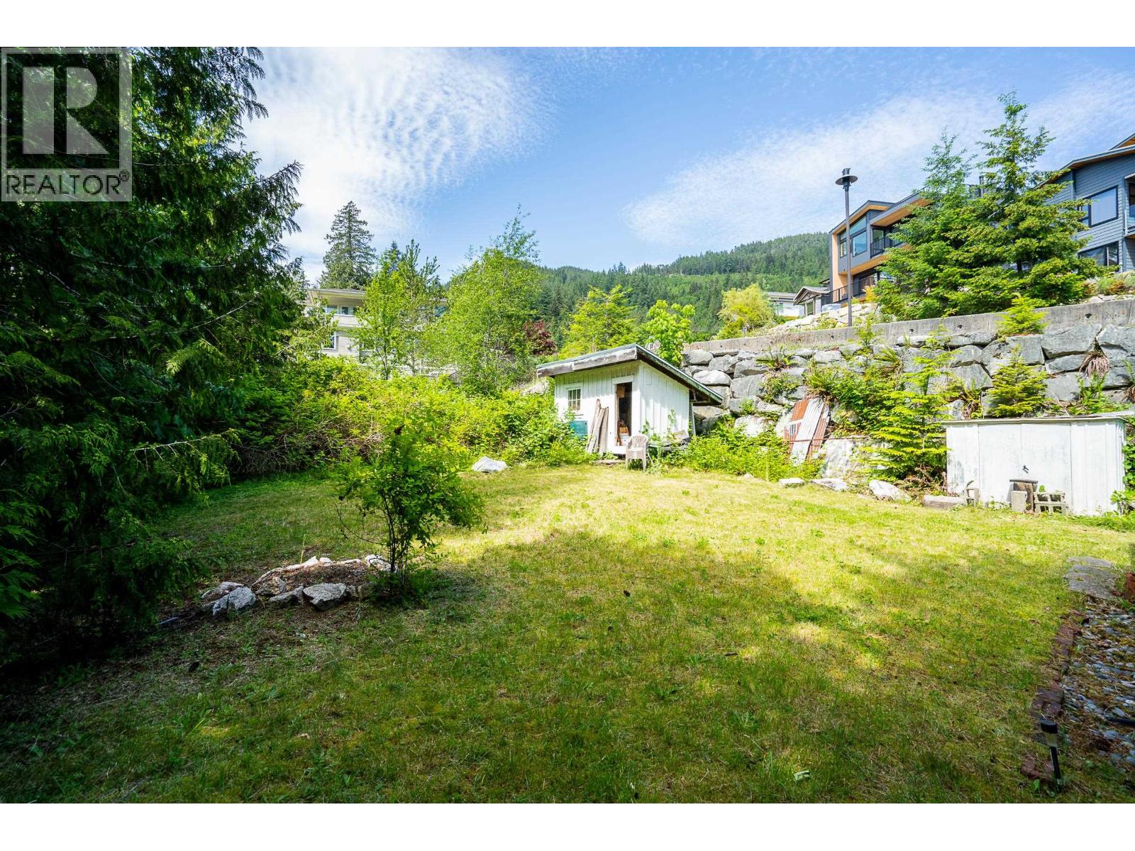 690 SHAUGHNESSY PLACE, Squamish