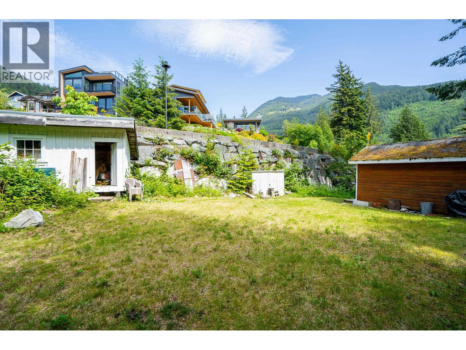 690 SHAUGHNESSY PLACE, Squamish