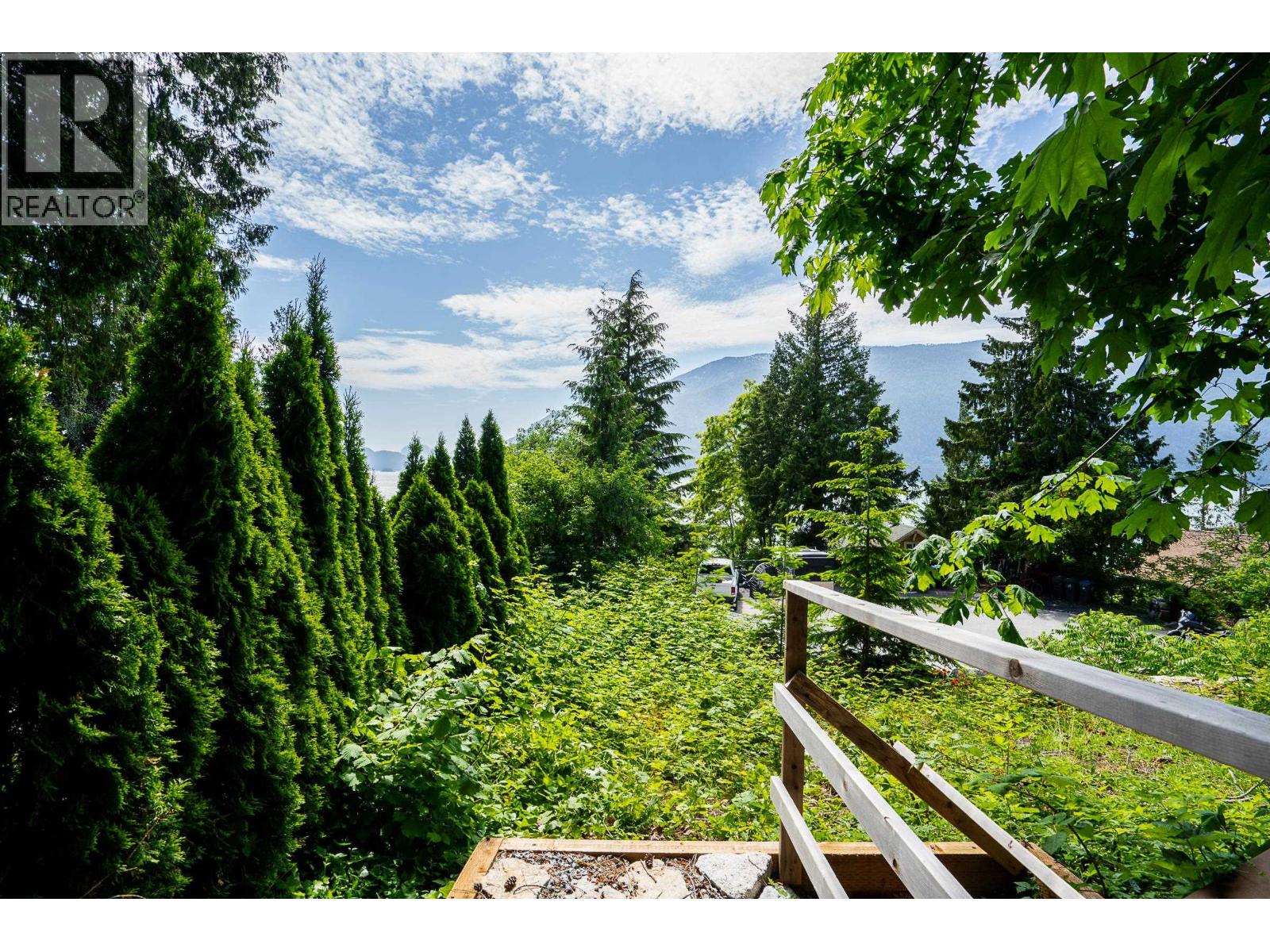 690 SHAUGHNESSY PLACE, Squamish