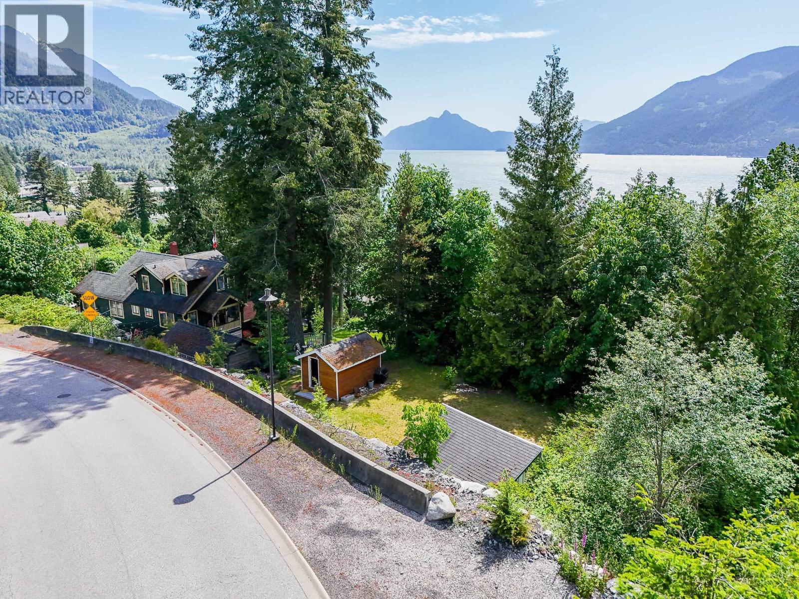 690 SHAUGHNESSY PLACE, Squamish