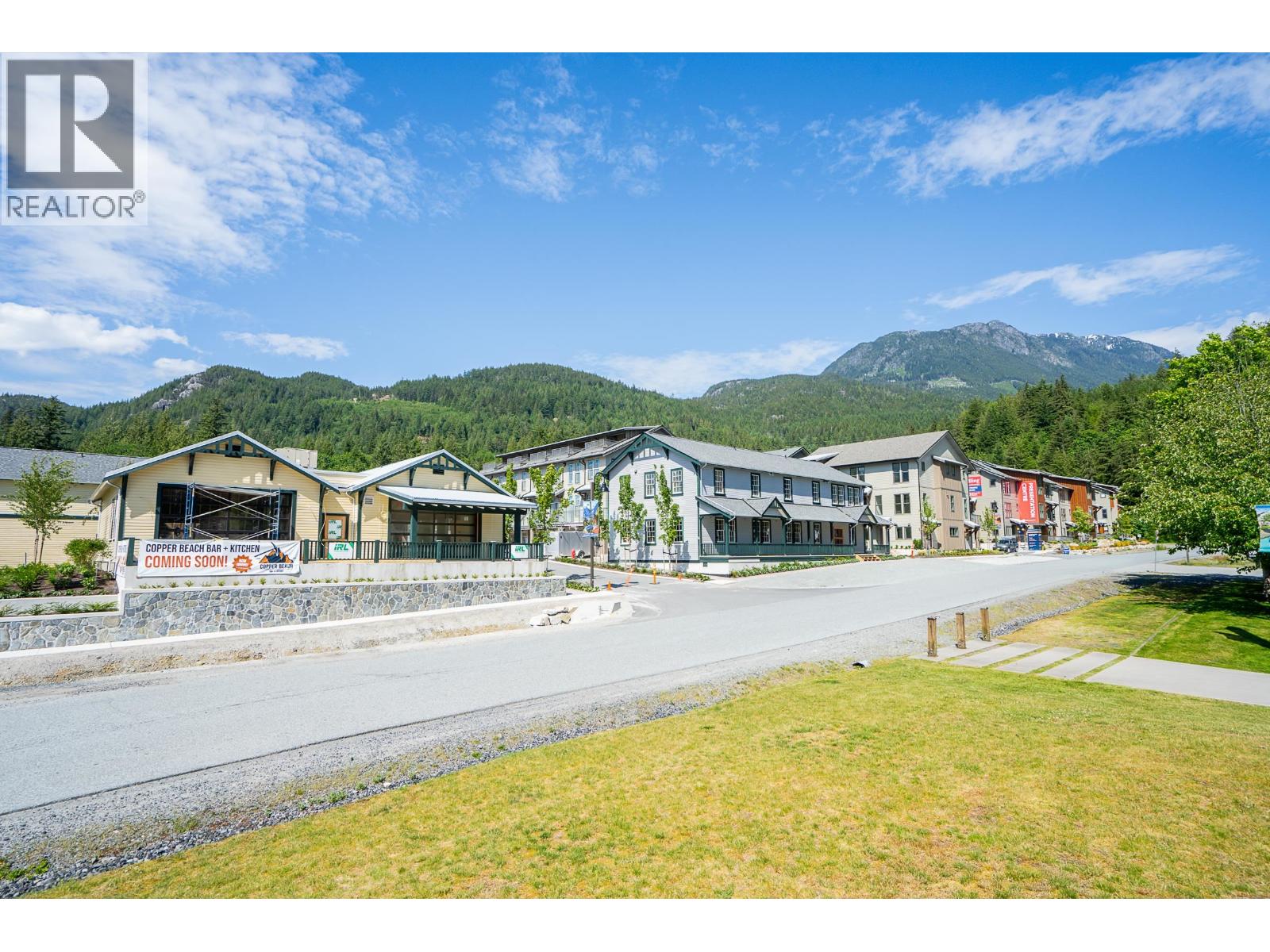 690 SHAUGHNESSY PLACE, Squamish