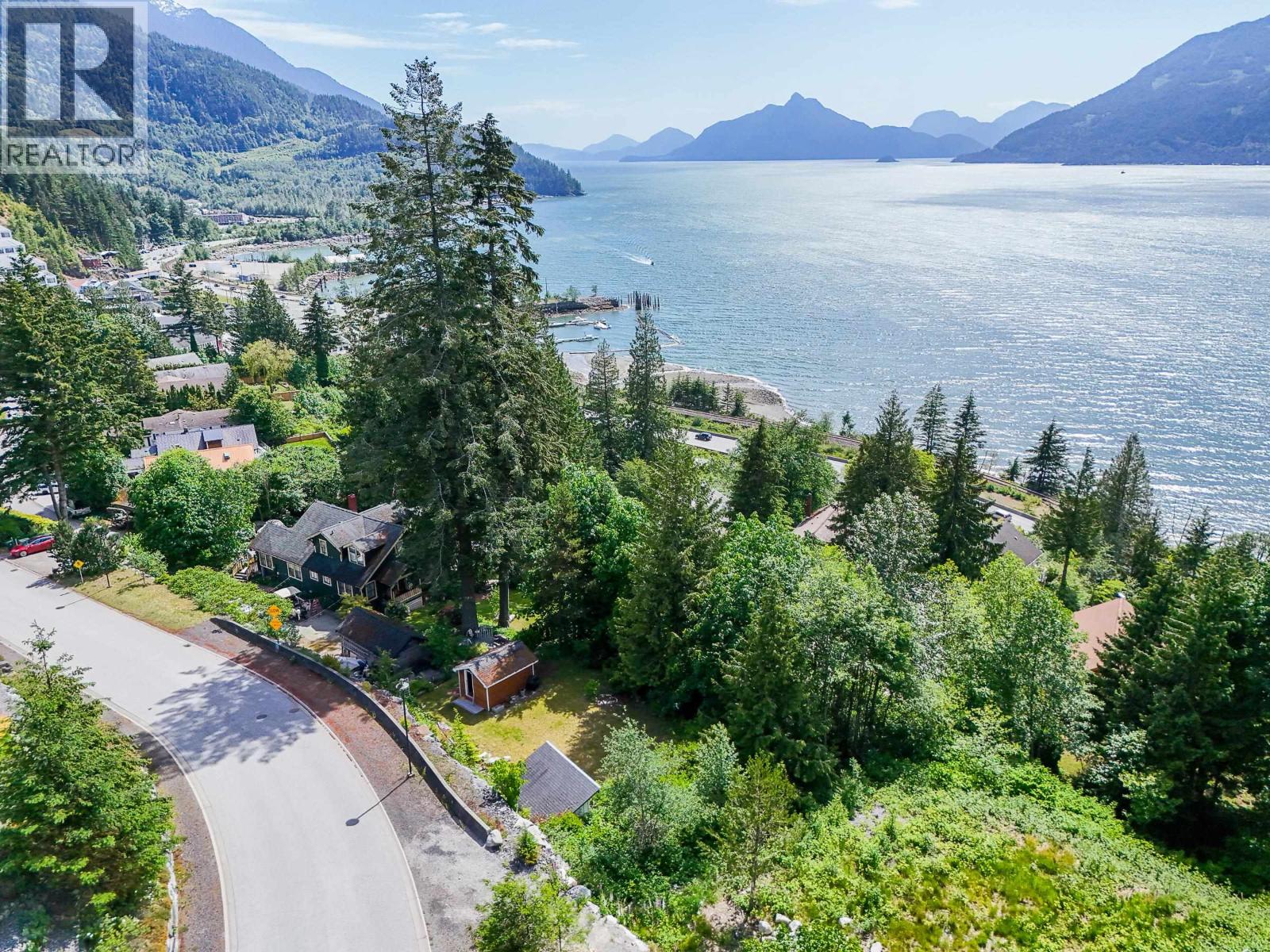 690 SHAUGHNESSY PLACE, Squamish