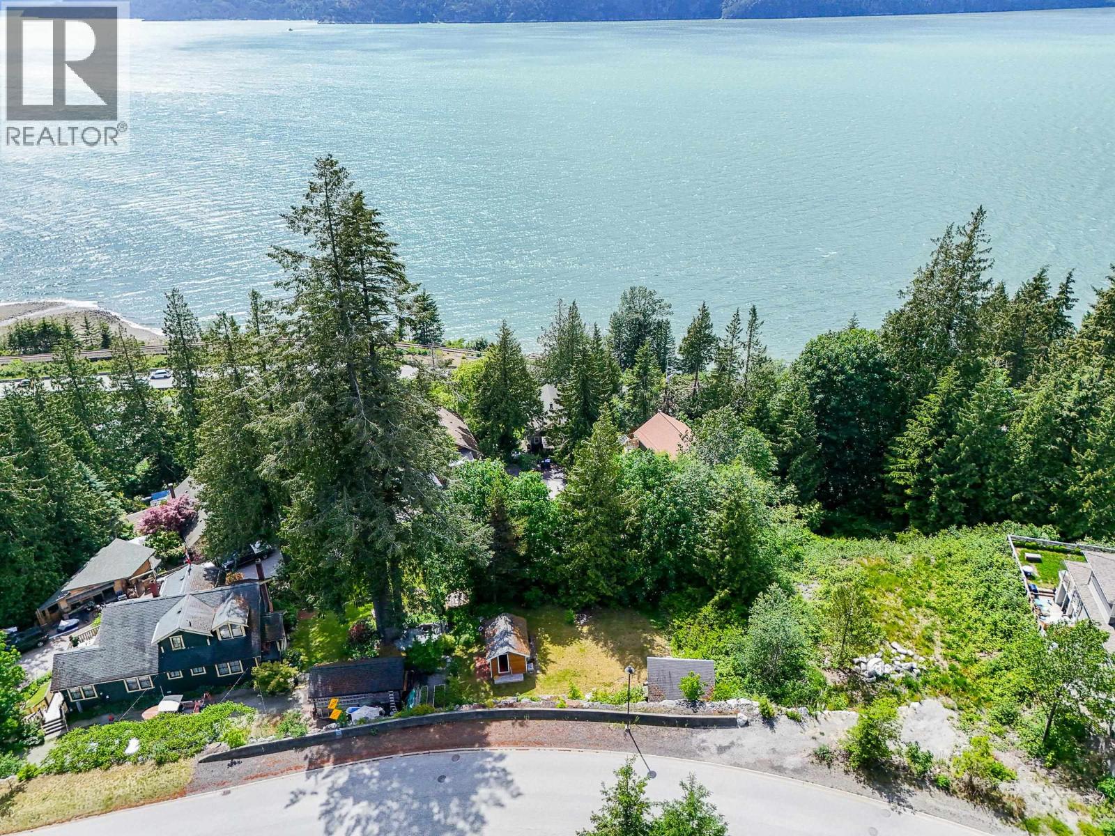 690 SHAUGHNESSY PLACE, Squamish