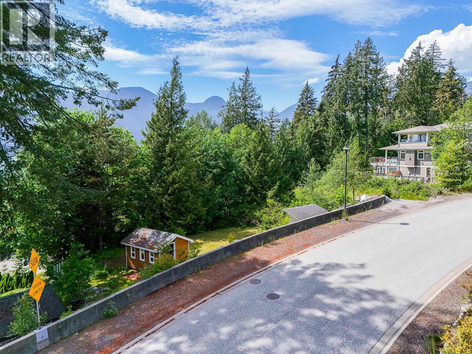 690 SHAUGHNESSY PLACE, Squamish