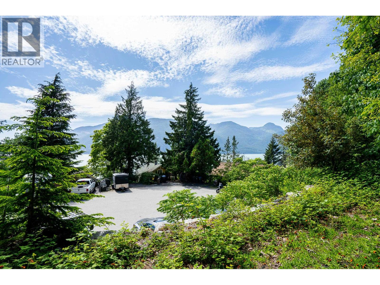 690 SHAUGHNESSY PLACE, Squamish