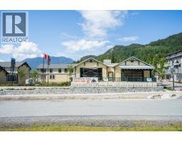 690 Shaughnessy Place, Squamish, BC V8B1J1 Photo 32