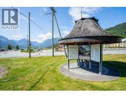 690 Shaughnessy Place, Squamish, BC V8B1J1 Photo 33