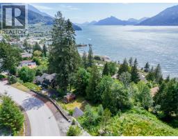 690 Shaughnessy Place, Squamish, BC V8B1J1 Photo 37