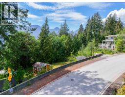 690 Shaughnessy Place, Squamish, BC V8B1J1 Photo 6