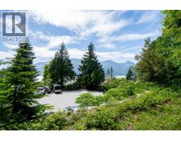 690 Shaughnessy Place, Squamish, BC V8B1J1 Photo 9