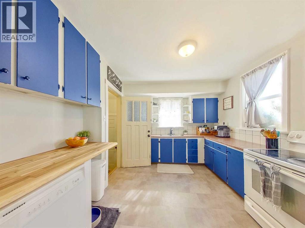 Single Family House Bungalow for Sale in   Street S Victoria Park Lethbridge 