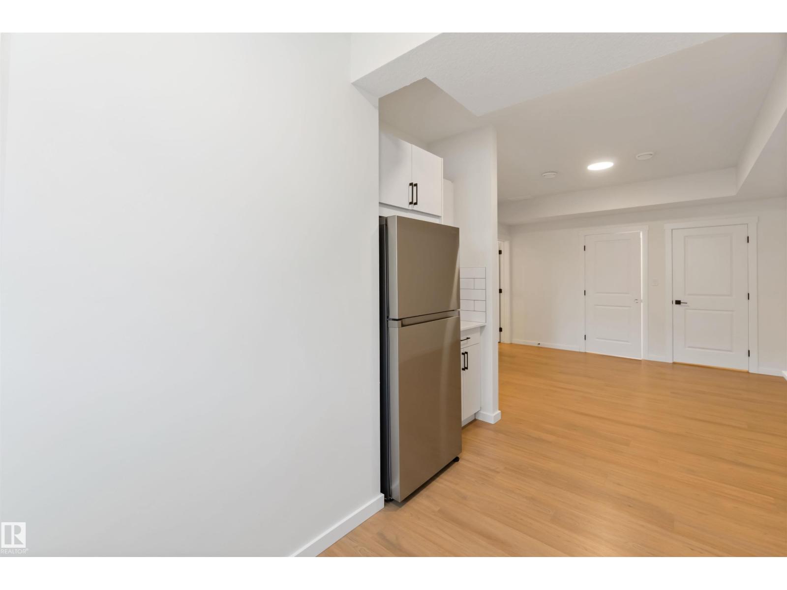 2172 52 St SW, Edmonton