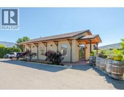  5381 97 Highway, Oliver