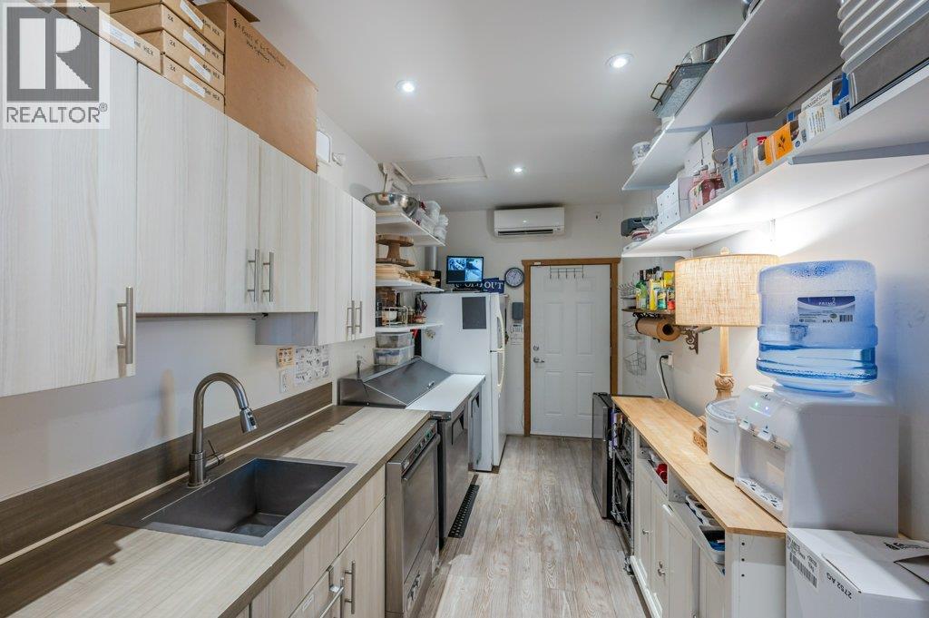  5381 97 Highway, Oliver