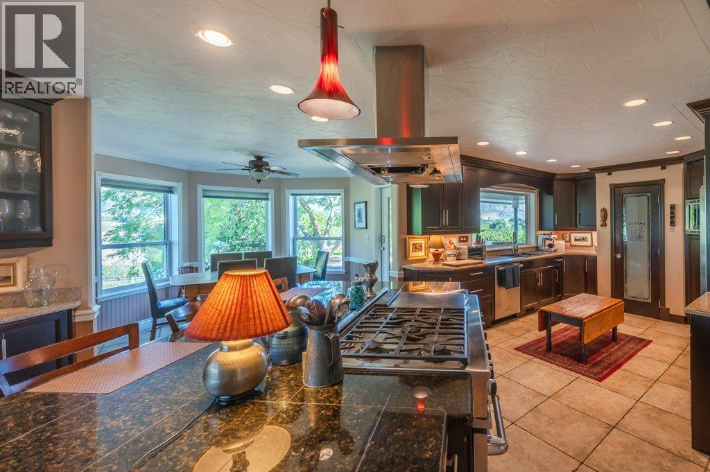  5381 97 Highway, Oliver