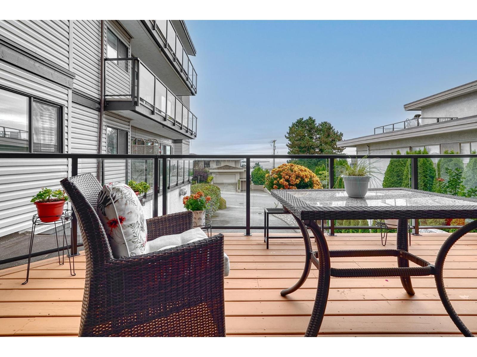 105 15041 PROSPECT AVENUE, White Rock