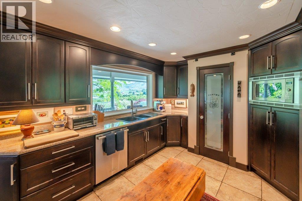  5381 97 Highway, Oliver