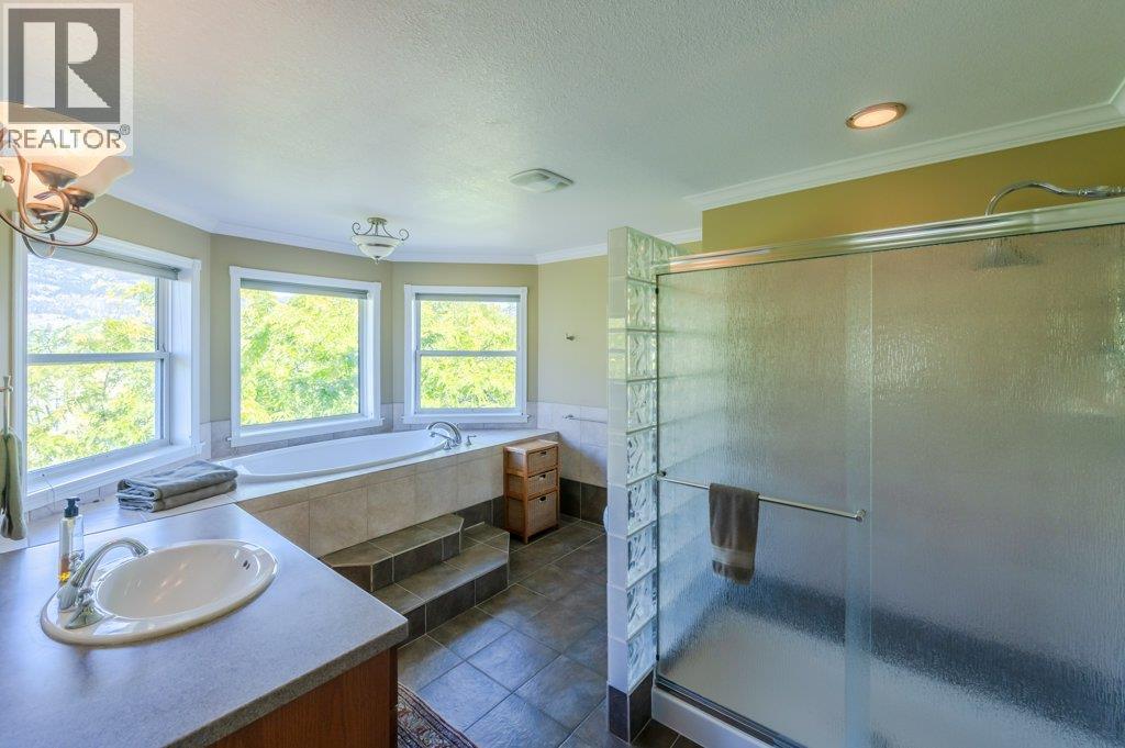  5381 97 Highway, Oliver