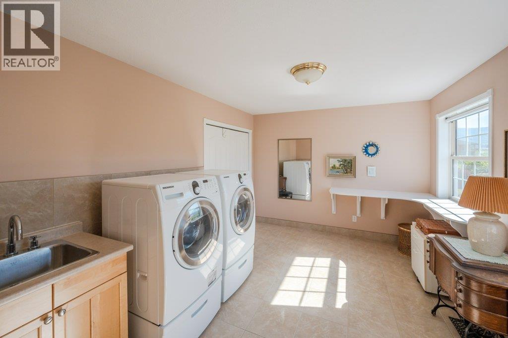  5381 97 Highway, Oliver