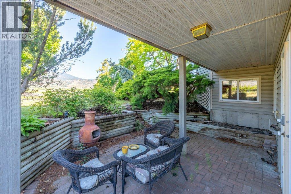  5381 97 Highway, Oliver