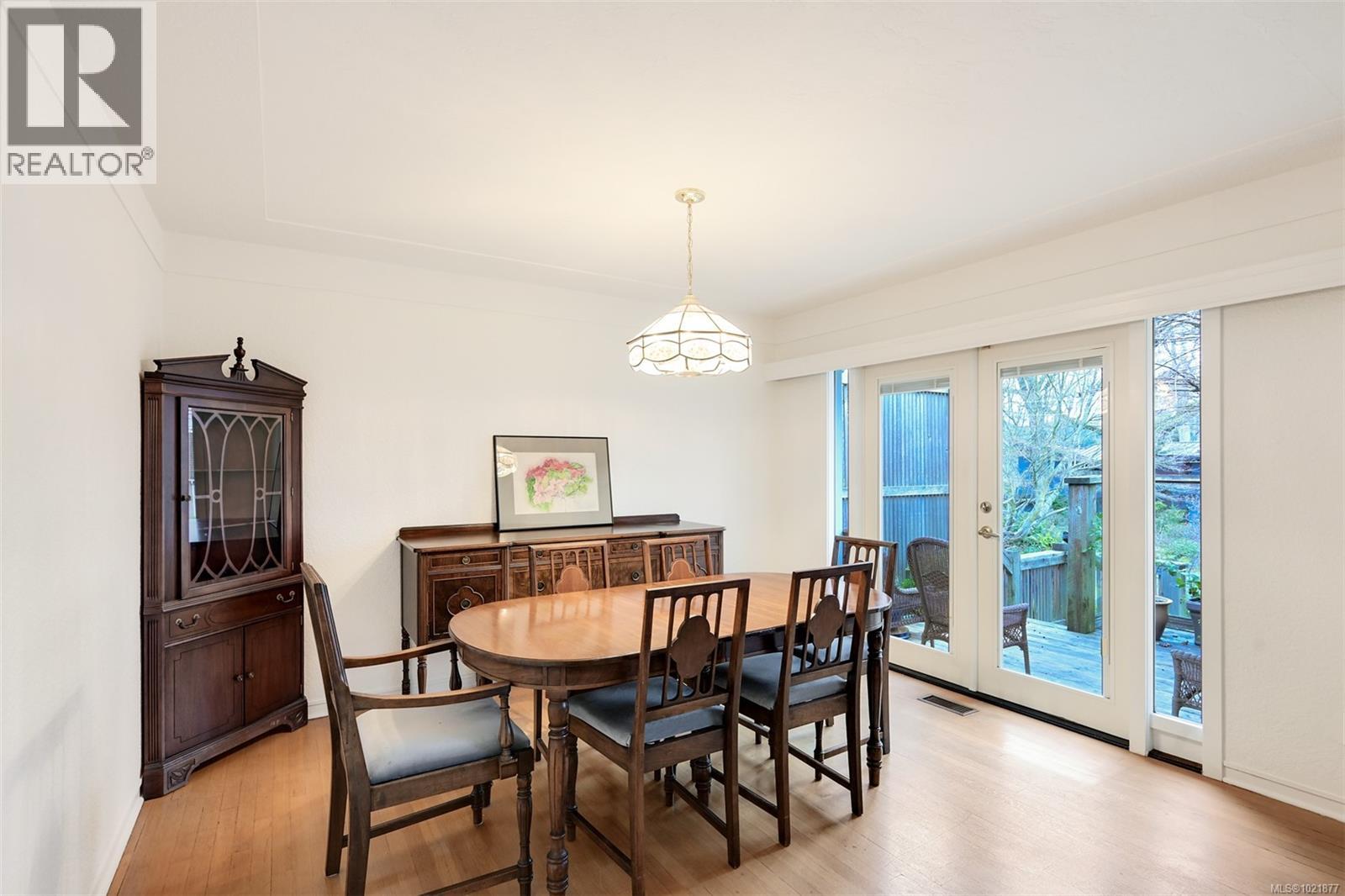 645 Transit Rd, Oak Bay