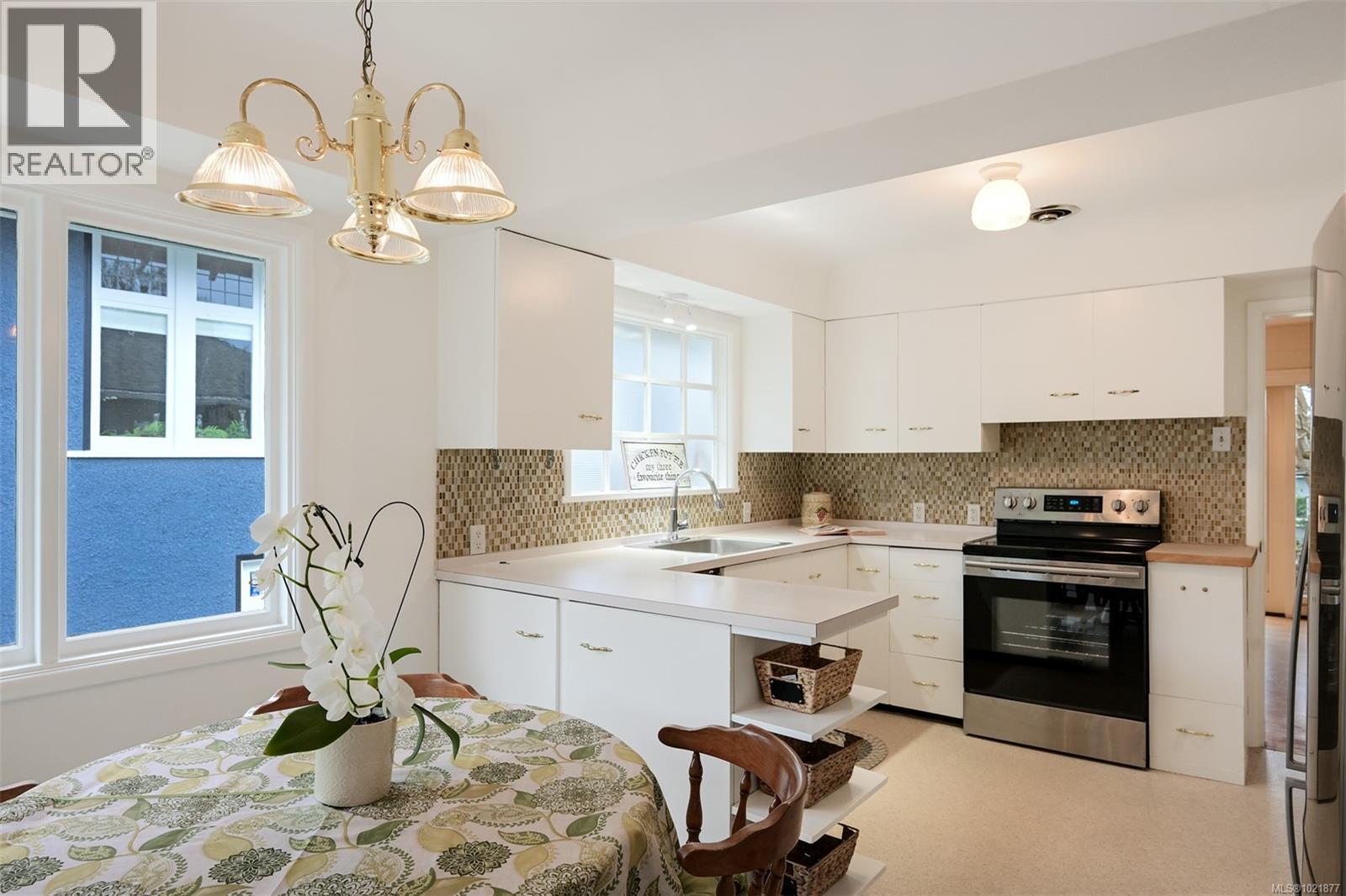 645 Transit Rd, Oak Bay