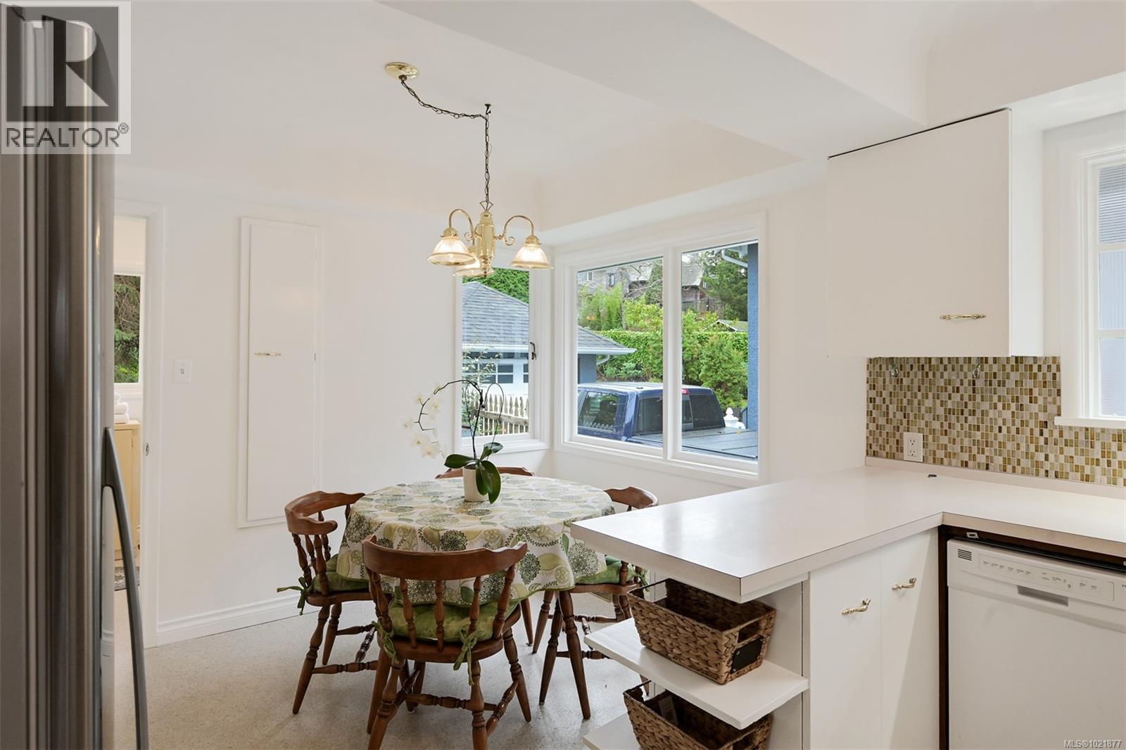 645 Transit Rd, Oak Bay