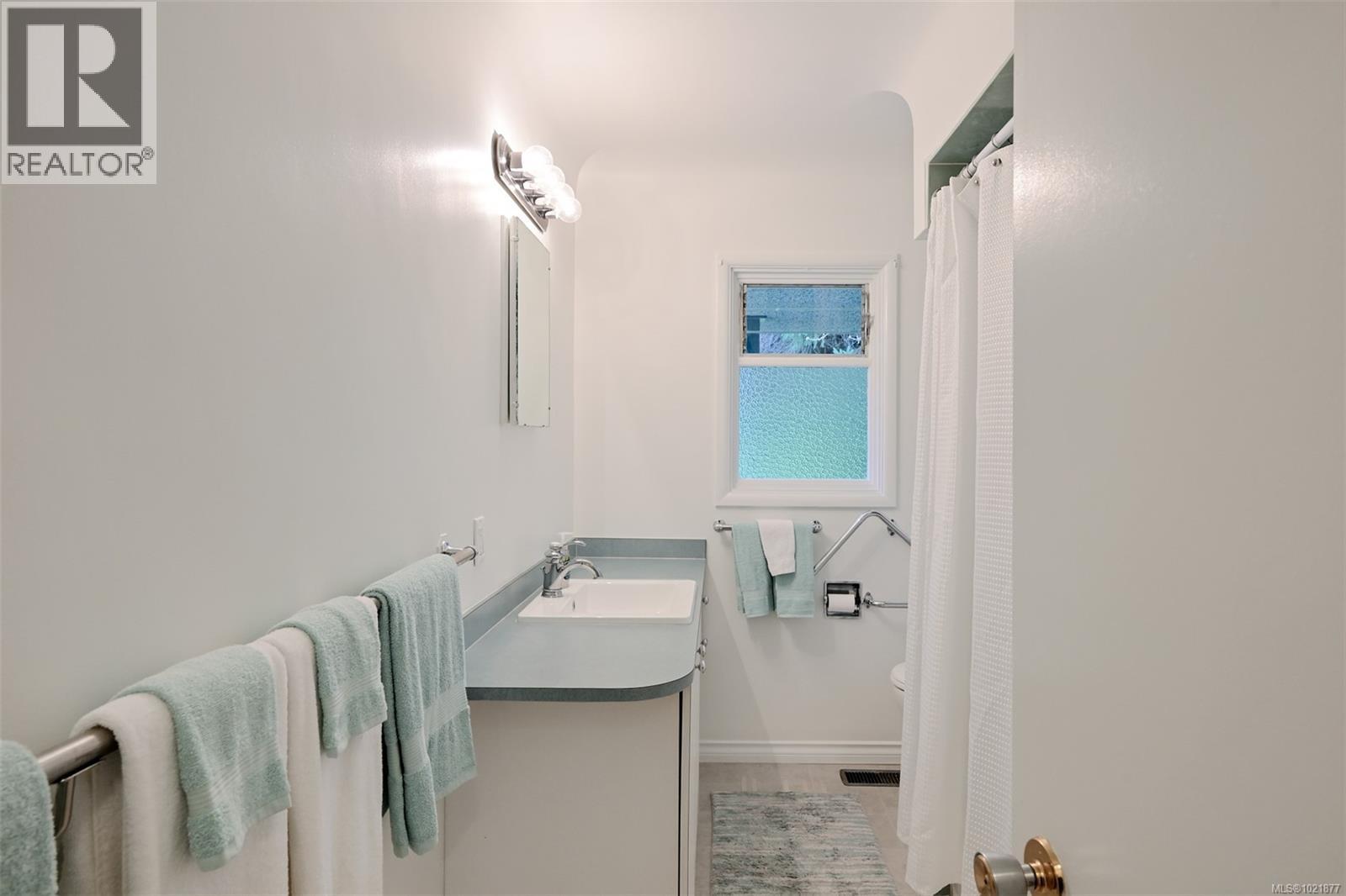 645 Transit Rd, Oak Bay